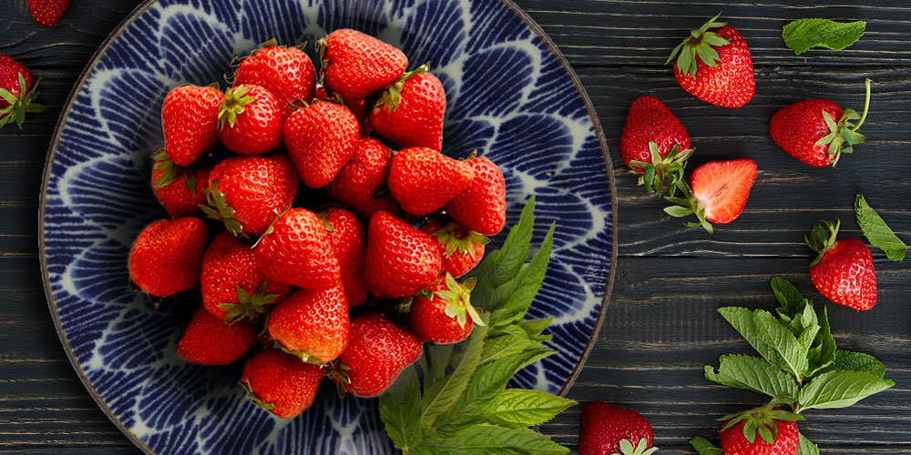 Asiatische Schale mit frischem Obst