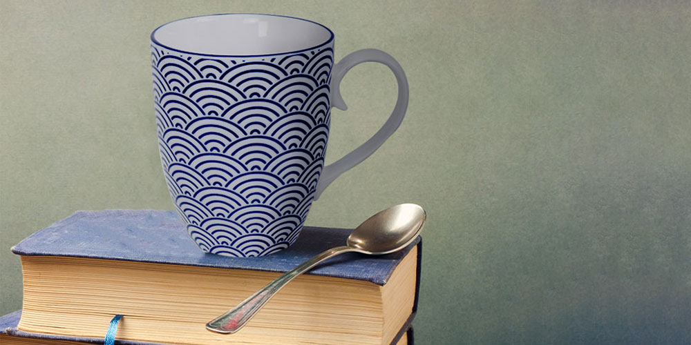 Tassen mit kunstvoll asiatischem Design