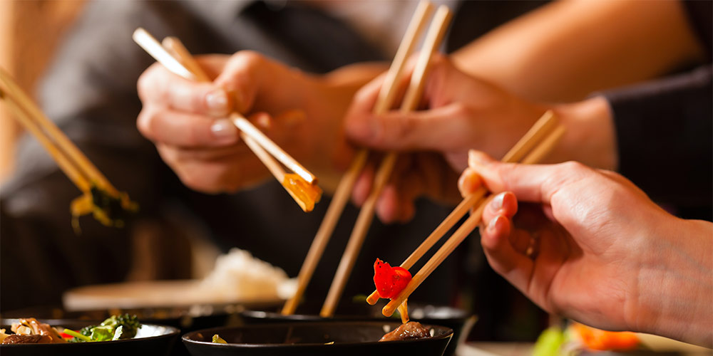 Essen mit Stäbchen