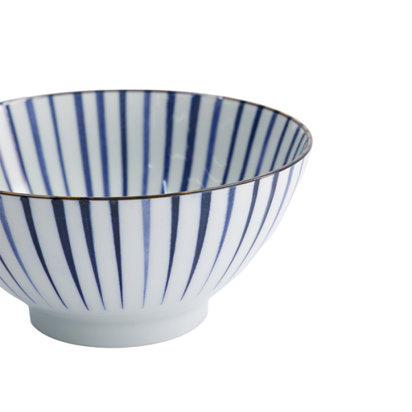 Natsu Tokusa  Schale bei Tokyo Design Studio (Bild 5 von 6)